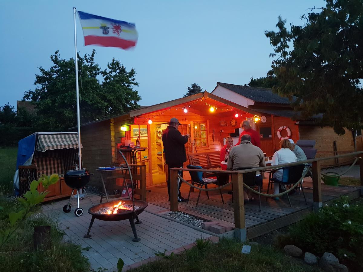 Ferienwohnungen Am Kleinen See Bergen Auf Rugen Exterior foto